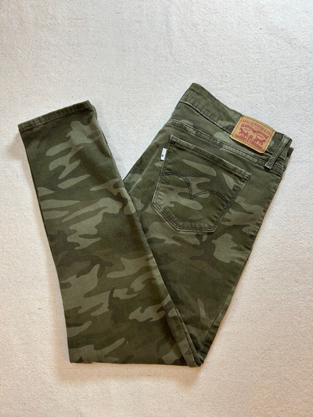 Levi's Women's Size 31 Olive Green 711 Camo Skinny Jeans - Picture 2 of 10